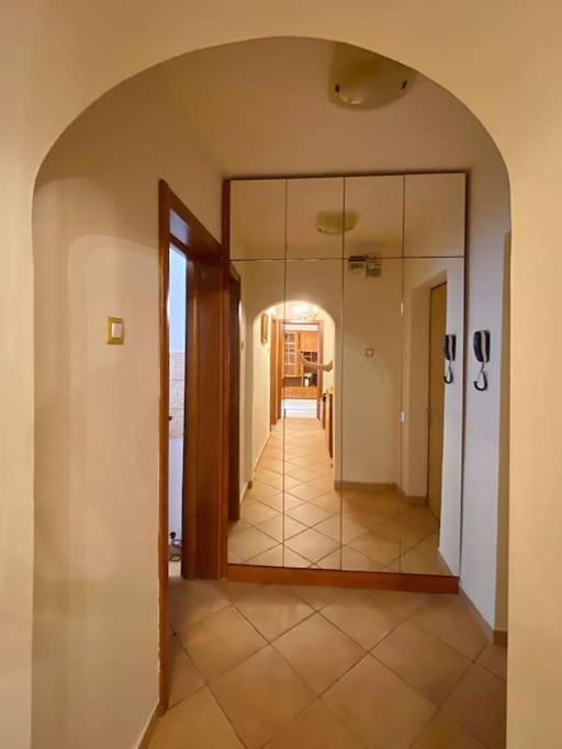 Lovely & Quiet 1-Bedroom Condo With Free Parking 부쿠레슈티 외부 사진