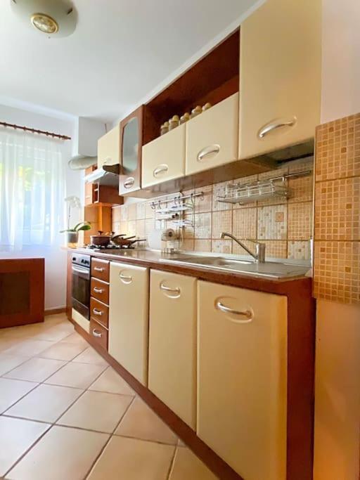 Lovely & Quiet 1-Bedroom Condo With Free Parking 부쿠레슈티 외부 사진